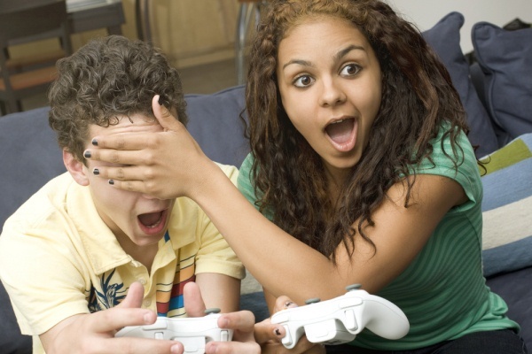 cheating girlfriend how-can-you-beat-your-boyfriend-at-video-games